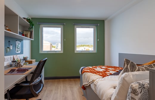 Bronze En Suite
